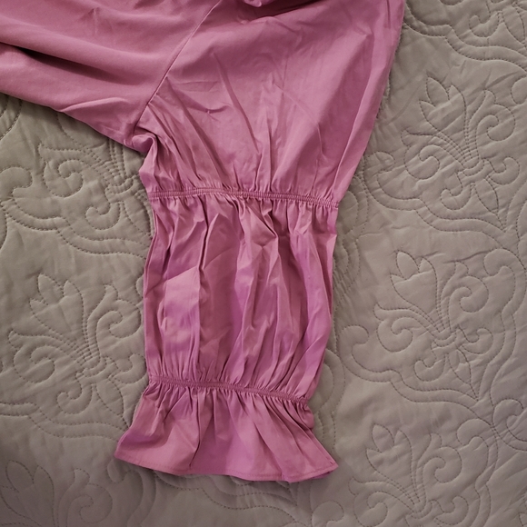 CLEARANCE V-Neck Bubble Sleeve Top - Picture 6 of 7